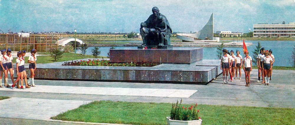 Памятник Ленину-учителю. П/л `Юный ленинец`, 1981 г.