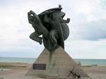 Памятник морякам-десантникам на трассе Евпатория-Саки