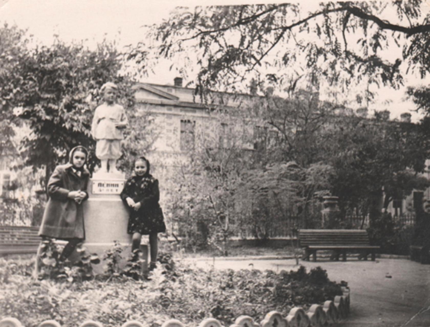Памятник Володе Ульянову в Евпатории